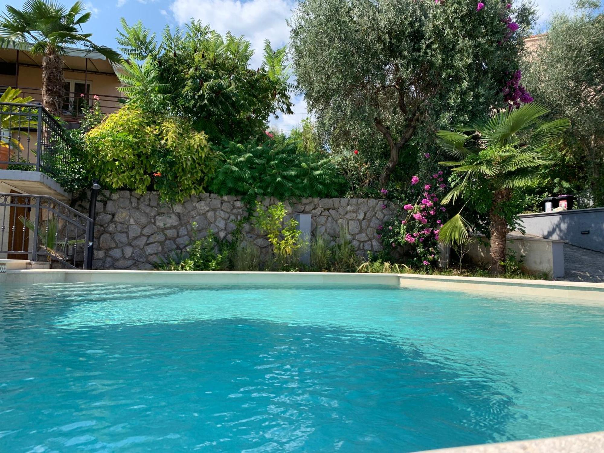 Grand Pool Apartment Ika-Abbazia Esterno foto
